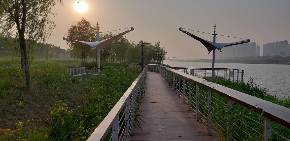 新汴河堤岸绿化景观项目园区栈步道及护坡工程